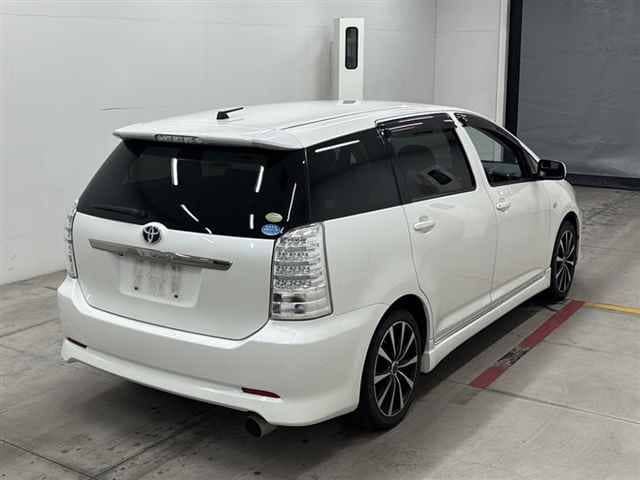 TOYOTA Wish thumbnail 2