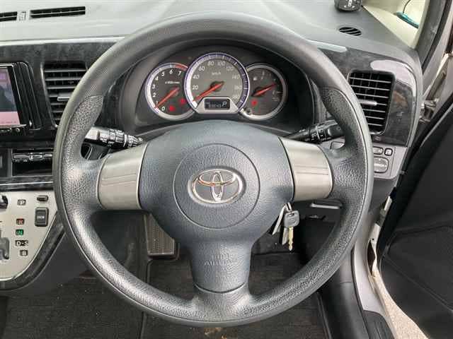 TOYOTA Wish thumbnail 3