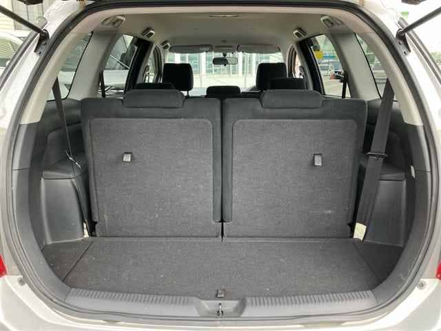 TOYOTA Wish thumbnail 6