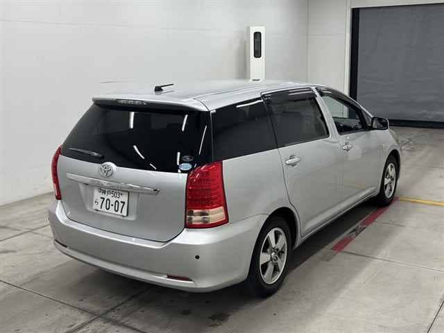 TOYOTA Wish thumbnail 2