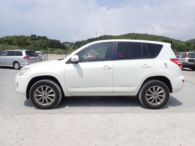 TOYOTA RAV4 thumbnail 2