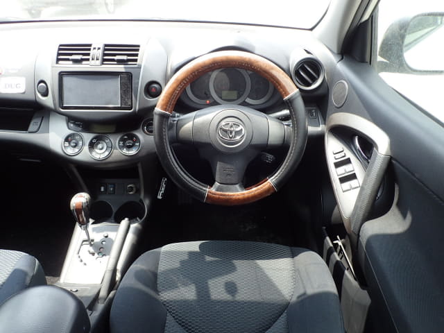 TOYOTA RAV4 thumbnail 32