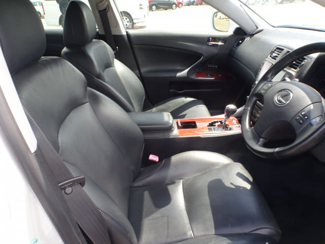 LEXUS IS thumbnail 25