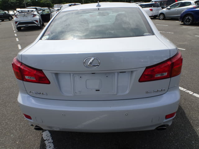 LEXUS IS thumbnail 4