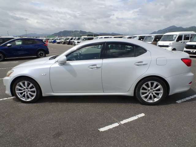 LEXUS IS thumbnail 2