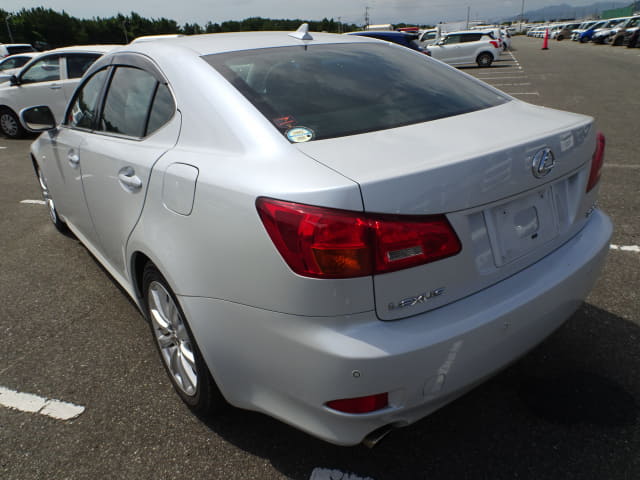 LEXUS IS thumbnail 3