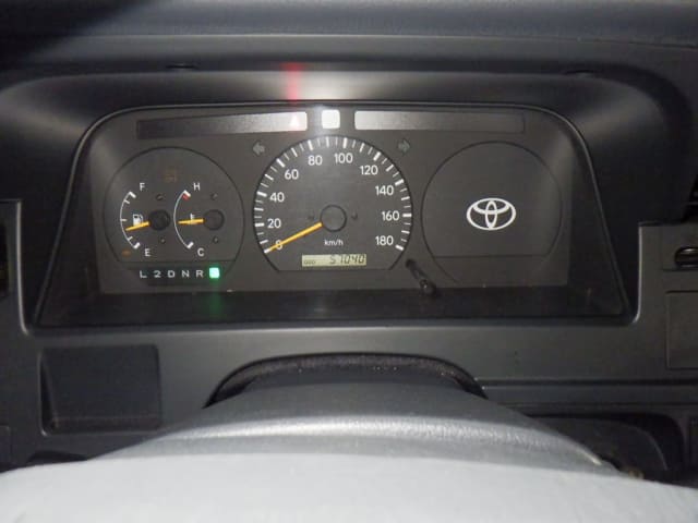 TOYOTA Hiace Van thumbnail 5