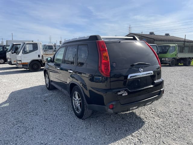 NISSAN X-Trail thumbnail 3