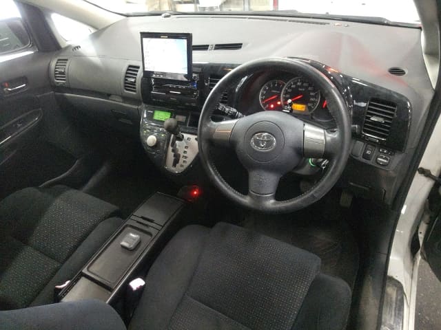 TOYOTA Wish thumbnail 4