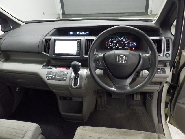 HONDA Step WGN thumbnail 3