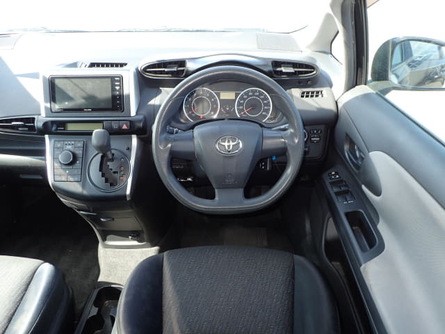 TOYOTA Wish thumbnail 33