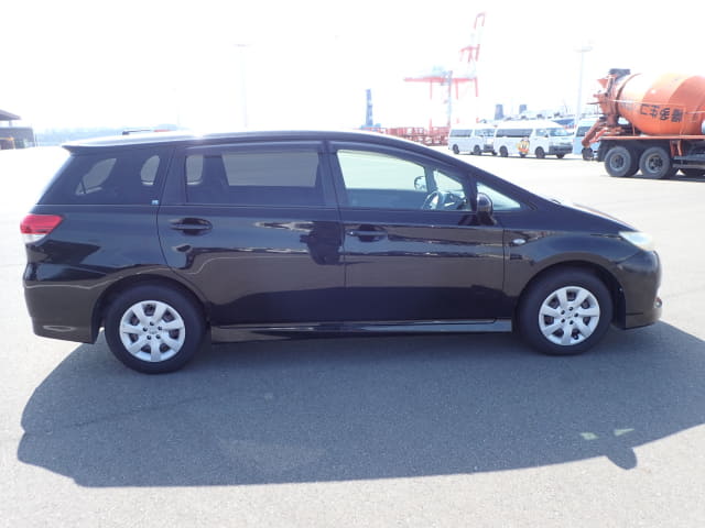 TOYOTA Wish thumbnail 6