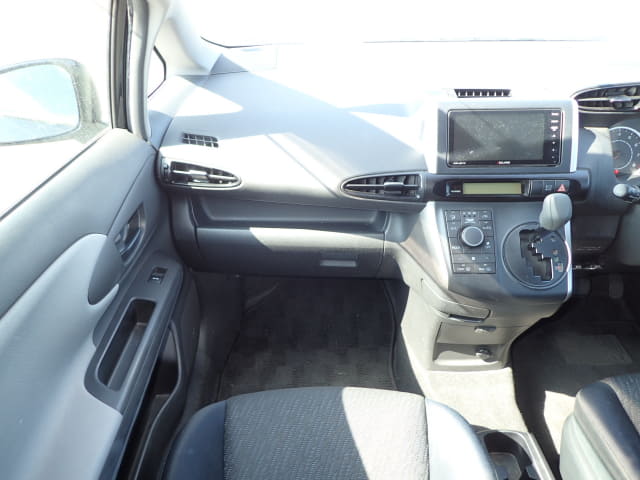 TOYOTA Wish thumbnail 34