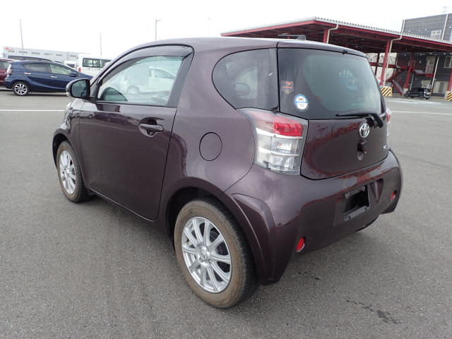 TOYOTA IQ thumbnail 3