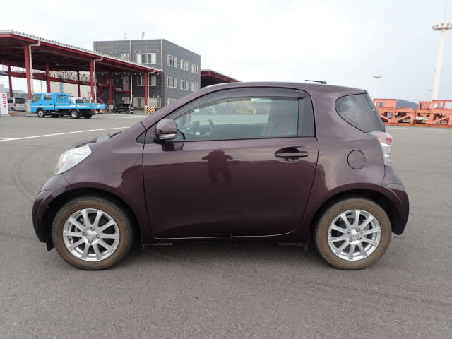 TOYOTA IQ thumbnail 2