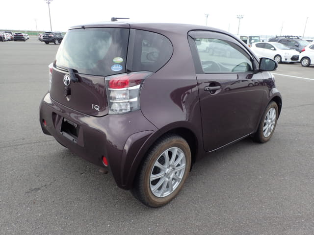 TOYOTA IQ thumbnail 5
