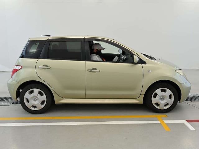 TOYOTA IST thumbnail 5