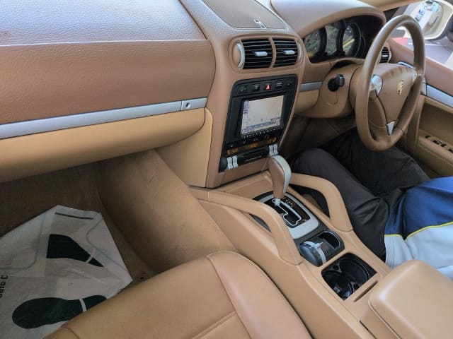 Porsche Cayenne thumbnail 3