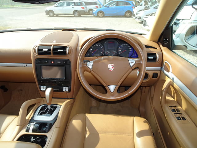 Porsche Cayenne thumbnail 32