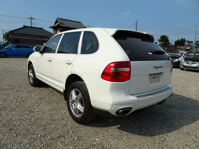 Porsche Cayenne thumbnail 3
