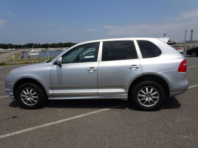 Porsche Cayenne thumbnail 2
