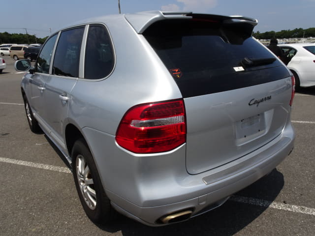 Porsche Cayenne thumbnail 3