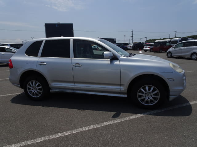 Porsche Cayenne thumbnail 6