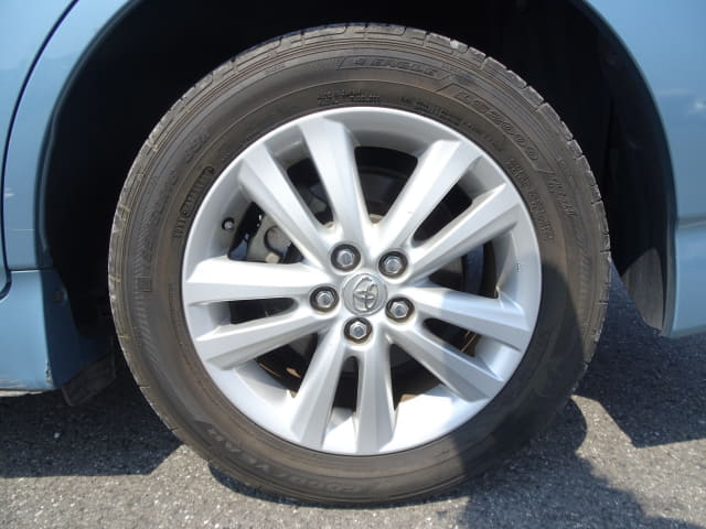 TOYOTA Wish thumbnail 10
