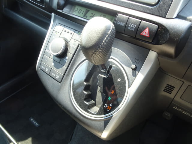 TOYOTA Wish thumbnail 39