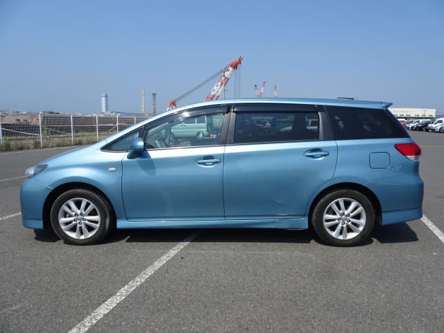 TOYOTA Wish thumbnail 2