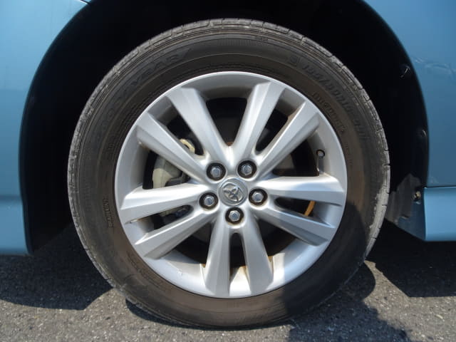 TOYOTA Wish thumbnail 9