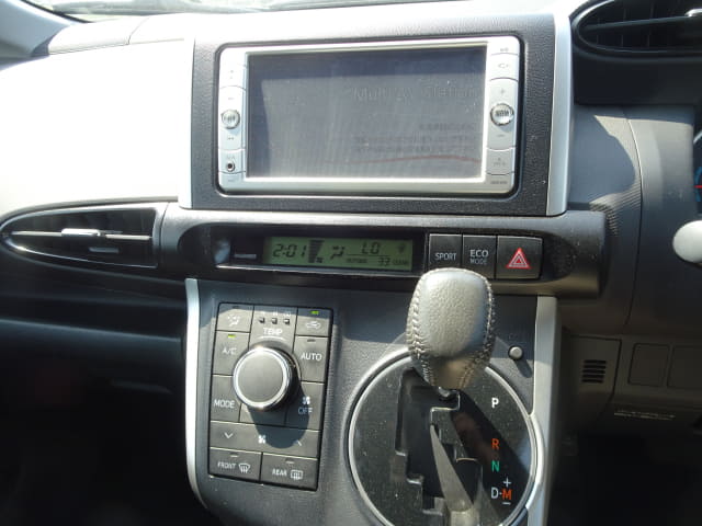 TOYOTA Wish thumbnail 37
