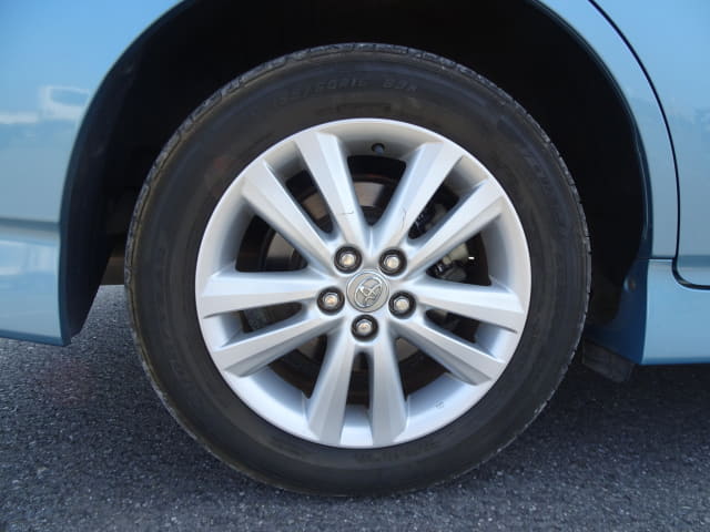 TOYOTA Wish thumbnail 11