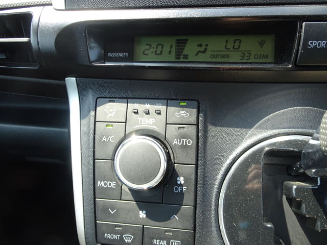 TOYOTA Wish thumbnail 38