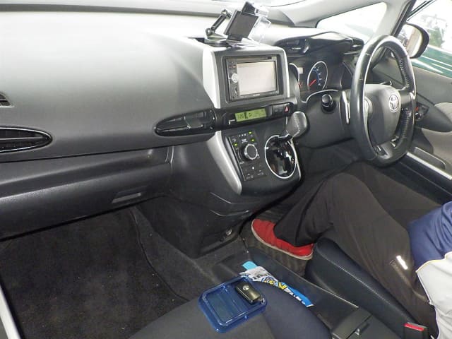 TOYOTA Wish thumbnail 4