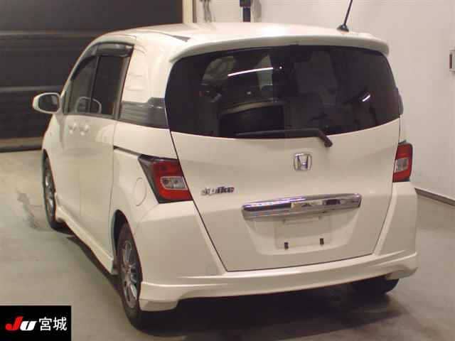 HONDA Freed Spike thumbnail 2