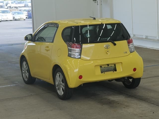 TOYOTA IQ thumbnail 2