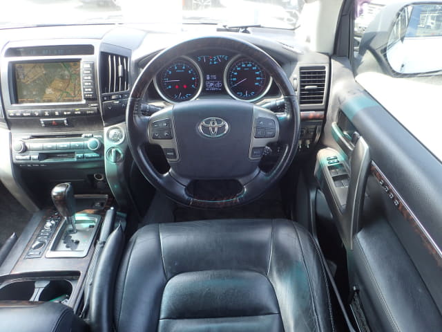 TOYOTA Land Cruiser thumbnail 32