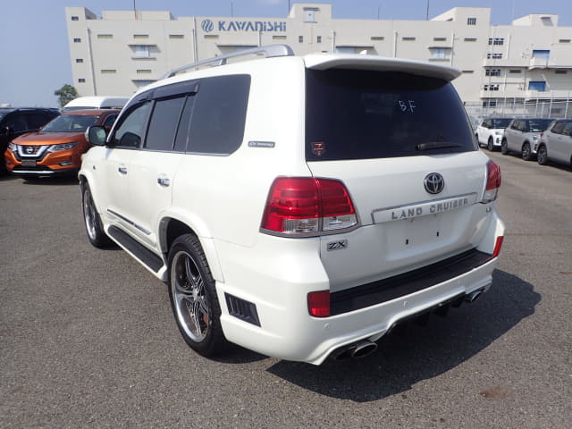 TOYOTA Land Cruiser thumbnail 3