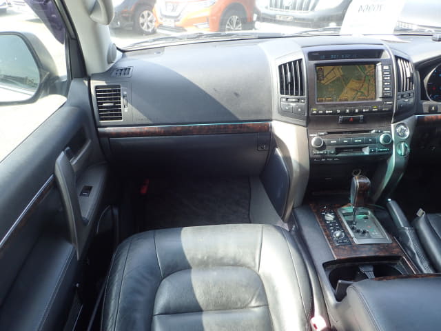 TOYOTA Land Cruiser thumbnail 33