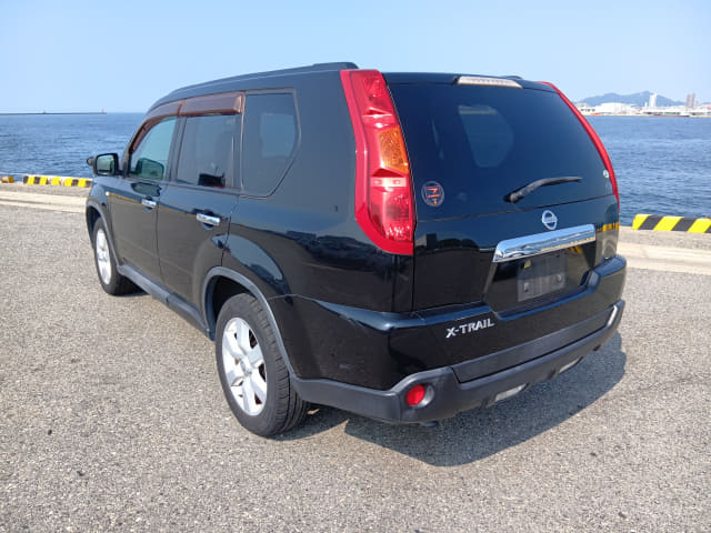 NISSAN X-Trail thumbnail 3
