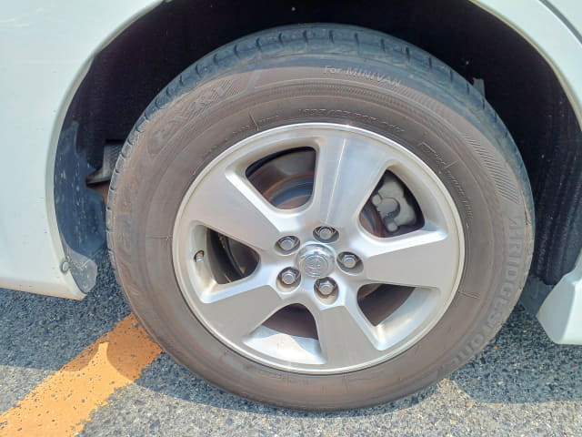 TOYOTA Wish thumbnail 11