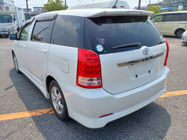 TOYOTA Wish thumbnail 3