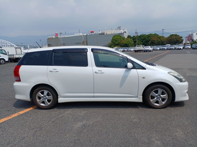 TOYOTA Wish thumbnail 6