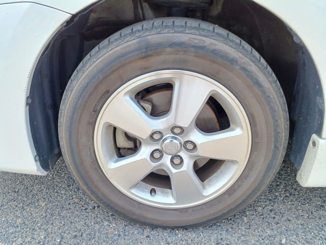 TOYOTA Wish thumbnail 9
