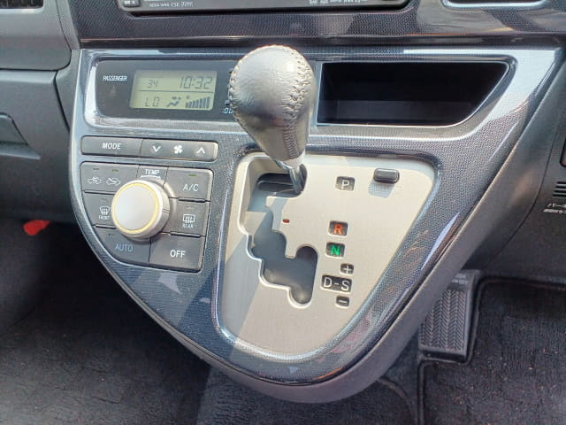 TOYOTA Wish thumbnail 40