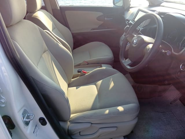 TOYOTA Wish thumbnail 25