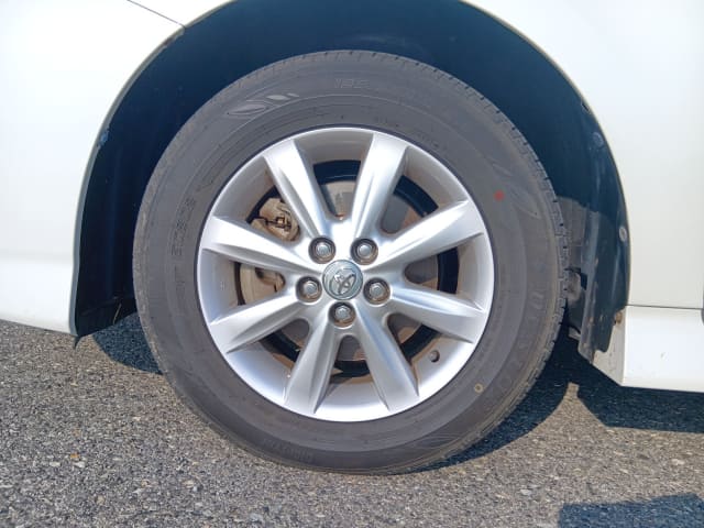 TOYOTA Wish thumbnail 9
