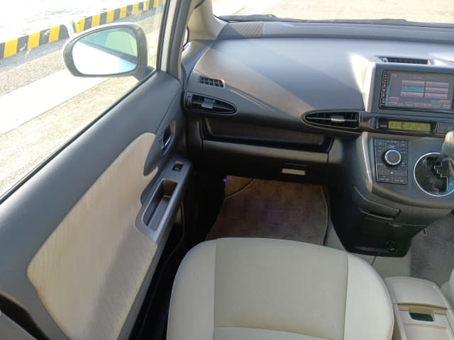 TOYOTA Wish thumbnail 35