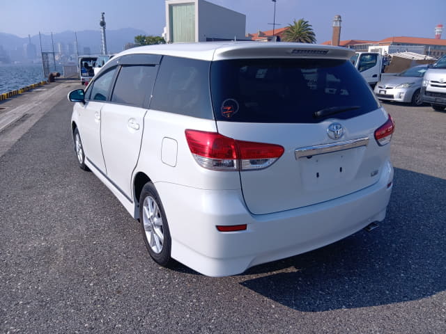 TOYOTA Wish thumbnail 3